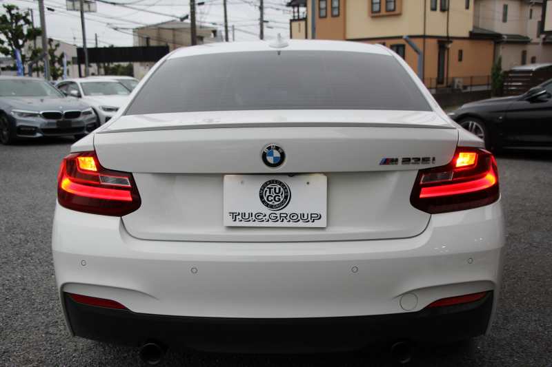 BMW 2シリーズ M235i ｸｰﾍﾟ直6ﾀｰﾎﾞ326馬力 ｱﾀﾞﾌﾟﾃｨﾌﾞMｻｽ 専用ﾌﾞﾚｰｷ Bｶﾒﾗ&ﾘｱ障害物ｿﾅｰ 衝突軽減ﾌﾞﾚｰｷ 車線逸脱警告 歩行者警告 ﾌﾞﾚｰｷ付ｸﾙｺﾝ 左右独立ｵｰﾄｴｱｺﾝ HDDﾅﾋﾞBluetooth接続 18AW ﾊﾟﾄﾞﾙｼﾌﾄ 2年保証