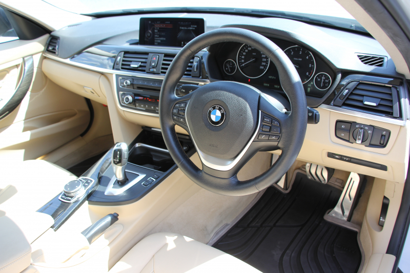 BMW 3シリーズ 320d ﾂｰﾘﾝｸﾞﾗｸﾞｼﾞｭｱﾘｰ 前期最終 真珠色 ﾋｰﾀｰ付ｳﾞｪﾈﾄﾍﾞｰｼﾞｭﾚｻﾞｰ 追従ACC 衝突軽減ﾌﾞﾚｰｷ 車線逸脱警告 歩行者警告 ﾀｯﾁﾊﾟｯﾄﾞ対応iﾄﾞﾗｲﾌﾞHDDﾅﾋﾞBluetooth接続 電動ﾄﾗﾝｸ Bｶﾒﾗ ｽﾏｰﾄｷｰ ﾐﾗｰETC2.0 ｸﾛｰﾑﾗｲﾝ 2年保証