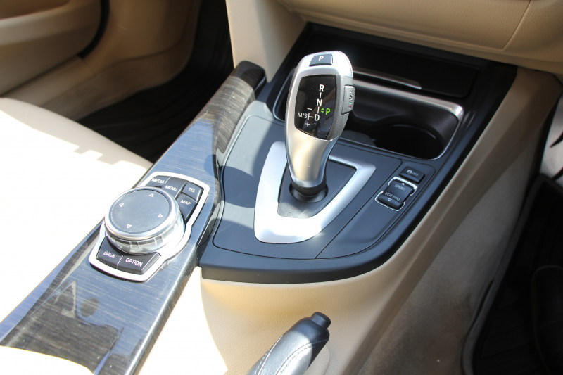 BMW 3シリーズ 320d ﾂｰﾘﾝｸﾞﾗｸﾞｼﾞｭｱﾘｰ 前期最終 真珠色 ﾋｰﾀｰ付ｳﾞｪﾈﾄﾍﾞｰｼﾞｭﾚｻﾞｰ 追従ACC 衝突軽減ﾌﾞﾚｰｷ 車線逸脱警告 歩行者警告 ﾀｯﾁﾊﾟｯﾄﾞ対応iﾄﾞﾗｲﾌﾞHDDﾅﾋﾞBluetooth接続 電動ﾄﾗﾝｸ Bｶﾒﾗ ｽﾏｰﾄｷｰ ﾐﾗｰETC2.0 ｸﾛｰﾑﾗｲﾝ 2年保証