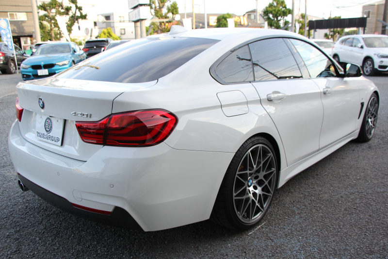 BMW 4シリーズ 420i ｸﾞﾗﾝｸｰﾍﾟMｽﾎﾟｰﾂ 後期 ﾋｰﾀｰ赤革 追従ACC 液晶ﾒｰﾀｰ LEDﾍｯﾄﾞﾗｲﾄ&ﾃｰﾙ ｺﾝﾍﾟﾃｨｼｮﾝﾙｯｸ19AW ﾀｯﾁ画面HDDﾅﾋﾞTV  衝突軽減ﾌﾞﾚｰｷ 車線逸脱警告 歩行者警告 電動ﾘｱｹﾞｰﾄ H&Rﾀﾞｳﾝｻｽ 2年保証