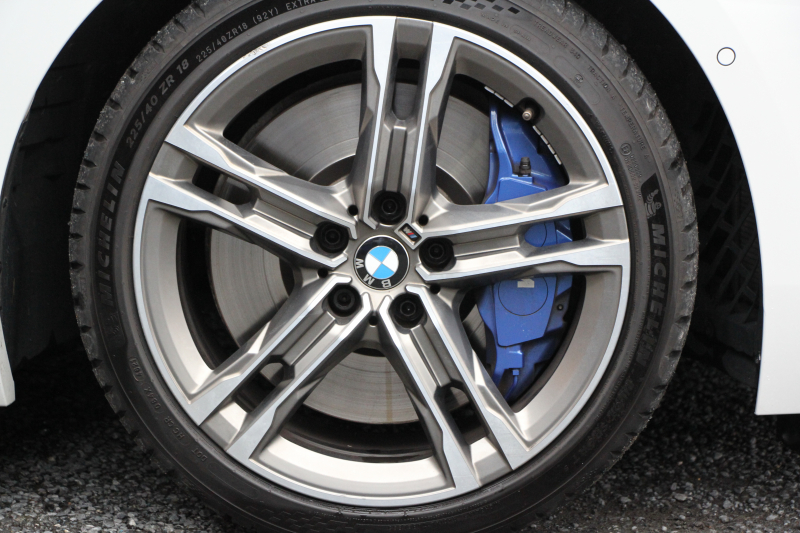 BMW 2シリーズ M235i Xdrive ｸﾞﾗﾝｸｰﾍﾟｾﾚｸﾄP 306馬力 4WD ｼｰﾄﾋｰﾀｰ Mｽﾎﾟｰﾂｼｰﾄ Mｼｰﾄﾍﾞﾙﾄ ｱﾀﾞﾌﾟﾃｨﾌﾞｻｽ Hifiｽﾋﾟｰｶｰ 追従ACC LEDﾍｯﾄﾞﾗｲﾄ 専用18AW Mspﾌﾞﾚｰｷ Applecarplay ﾀｯﾁ画面HDDﾅﾋﾞPｱｼｽﾄ ﾜｲﾔﾚｽ充電 2年保証