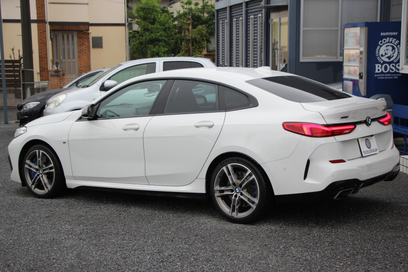BMW 2シリーズ M235i Xdrive ｸﾞﾗﾝｸｰﾍﾟｾﾚｸﾄP 306馬力 4WD ｼｰﾄﾋｰﾀｰ Mｽﾎﾟｰﾂｼｰﾄ Mｼｰﾄﾍﾞﾙﾄ ｱﾀﾞﾌﾟﾃｨﾌﾞｻｽ Hifiｽﾋﾟｰｶｰ 追従ACC LEDﾍｯﾄﾞﾗｲﾄ 専用18AW Mspﾌﾞﾚｰｷ Applecarplay ﾀｯﾁ画面HDDﾅﾋﾞPｱｼｽﾄ ﾜｲﾔﾚｽ充電 2年保証