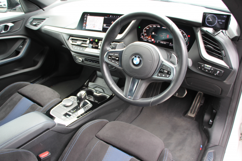 BMW 2シリーズ M235i Xdrive ｸﾞﾗﾝｸｰﾍﾟｾﾚｸﾄP 306馬力 4WD ｼｰﾄﾋｰﾀｰ Mｽﾎﾟｰﾂｼｰﾄ Mｼｰﾄﾍﾞﾙﾄ ｱﾀﾞﾌﾟﾃｨﾌﾞｻｽ Hifiｽﾋﾟｰｶｰ 追従ACC LEDﾍｯﾄﾞﾗｲﾄ 専用18AW Mspﾌﾞﾚｰｷ Applecarplay ﾀｯﾁ画面HDDﾅﾋﾞPｱｼｽﾄ ﾜｲﾔﾚｽ充電 2年保証