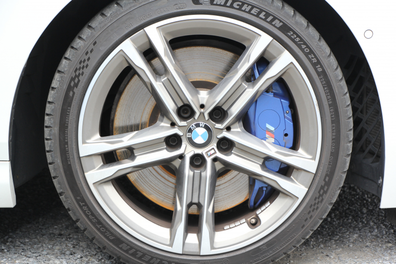 BMW 2シリーズ M235i Xdrive ｸﾞﾗﾝｸｰﾍﾟｾﾚｸﾄP 306馬力 4WD ｼｰﾄﾋｰﾀｰ Mｽﾎﾟｰﾂｼｰﾄ Mｼｰﾄﾍﾞﾙﾄ ｱﾀﾞﾌﾟﾃｨﾌﾞｻｽ Hifiｽﾋﾟｰｶｰ 追従ACC LEDﾍｯﾄﾞﾗｲﾄ 専用18AW Mspﾌﾞﾚｰｷ Applecarplay ﾀｯﾁ画面HDDﾅﾋﾞPｱｼｽﾄ ﾜｲﾔﾚｽ充電 2年保証