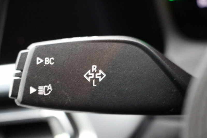 BMW 3シリーズ 320d Xdrive ﾂｰﾘﾝｸﾞMｽﾎﾟｰﾂ ｺﾝﾌｫｰﾄP 追従ACC 渋滞ﾊﾝｽﾞｵﾌ ｼｰﾄﾋｰﾀｰ LEDﾍｯﾄﾞﾗｲﾄ ｵｰﾄﾊｲﾋﾞｰﾑ ｱｯﾌﾟﾙｶｰﾌﾟﾚｲ ﾌﾙｾｸﾞTV ﾀｯﾁ画面HDDﾅﾋﾞPｱｼｽﾄ 専用ｴｱﾛ ﾊﾟﾄﾞﾙｼﾌﾄ 電動ﾄﾗﾝｸ ﾊｰﾌﾚｻﾞｰ 2年保証