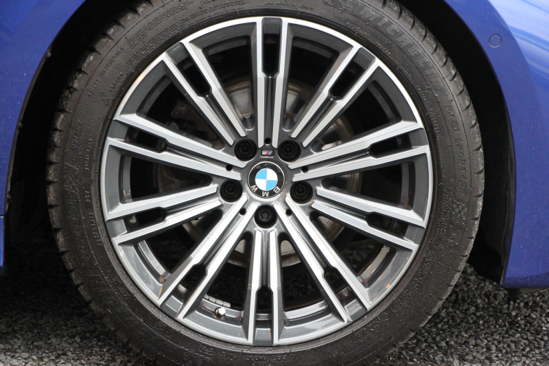 BMW 3シリーズ 320d Xdrive ﾂｰﾘﾝｸﾞMｽﾎﾟｰﾂ ｺﾝﾌｫｰﾄP 追従ACC 渋滞ﾊﾝｽﾞｵﾌ ｼｰﾄﾋｰﾀｰ LEDﾍｯﾄﾞﾗｲﾄ ｵｰﾄﾊｲﾋﾞｰﾑ ｱｯﾌﾟﾙｶｰﾌﾟﾚｲ ﾌﾙｾｸﾞTV ﾀｯﾁ画面HDDﾅﾋﾞPｱｼｽﾄ 専用ｴｱﾛ ﾊﾟﾄﾞﾙｼﾌﾄ 電動ﾄﾗﾝｸ ﾊｰﾌﾚｻﾞｰ 2年保証