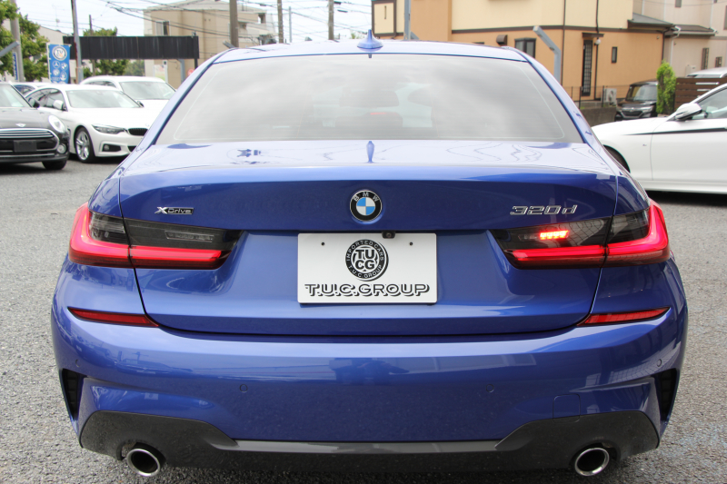 BMW 3シリーズ 320d Xdrive Mｽﾎﾟｰﾂ ﾃﾞﾋﾞｭｰP ｺﾝﾌｫｰﾄP 4WD ﾋｰﾀｰ黒革 専用ﾌﾞﾙｰｽﾃｯﾁ 19AW LEDﾍｯﾄﾞﾗｲﾄ 追従ACC ｽﾃｱﾘﾝｸﾞｻﾎﾟｰﾄ ｱｯﾌﾟﾙｶｰﾌﾟﾚｲ ﾀｯﾁ画面HDDﾅﾋﾞBMWﾗｲﾌﾞｺｯｸﾋﾟｯﾄﾞ電動ﾄﾗﾝｸ Hi-fiｽﾋﾟｰｶｰ ｱﾝﾋﾞｴﾝﾝﾄﾗｲﾄ 2年保証
