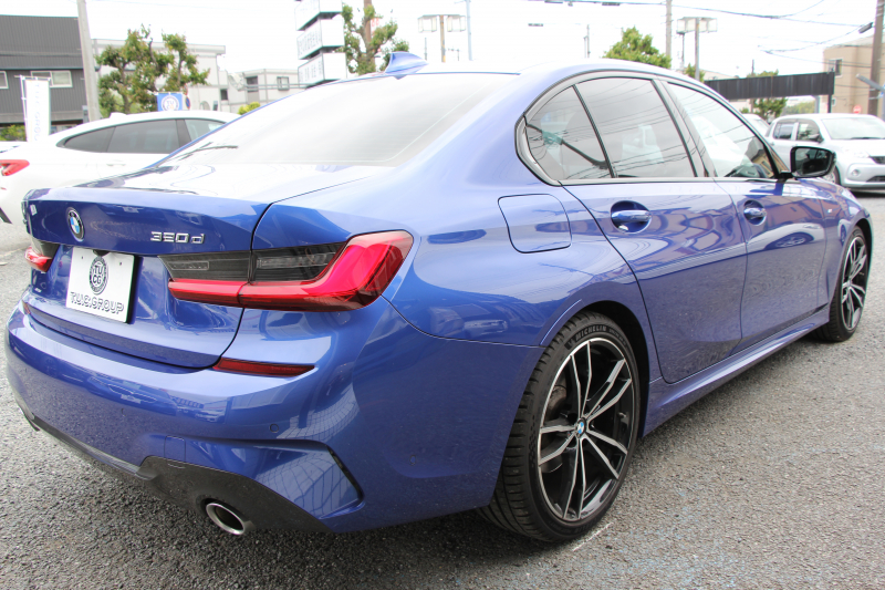 BMW 3シリーズ 320d Xdrive Mｽﾎﾟｰﾂ ﾃﾞﾋﾞｭｰP ｺﾝﾌｫｰﾄP 4WD ﾋｰﾀｰ黒革 専用ﾌﾞﾙｰｽﾃｯﾁ 19AW LEDﾍｯﾄﾞﾗｲﾄ 追従ACC ｽﾃｱﾘﾝｸﾞｻﾎﾟｰﾄ ｱｯﾌﾟﾙｶｰﾌﾟﾚｲ ﾀｯﾁ画面HDDﾅﾋﾞBMWﾗｲﾌﾞｺｯｸﾋﾟｯﾄﾞ電動ﾄﾗﾝｸ Hi-fiｽﾋﾟｰｶｰ ｱﾝﾋﾞｴﾝﾝﾄﾗｲﾄ 2年保証