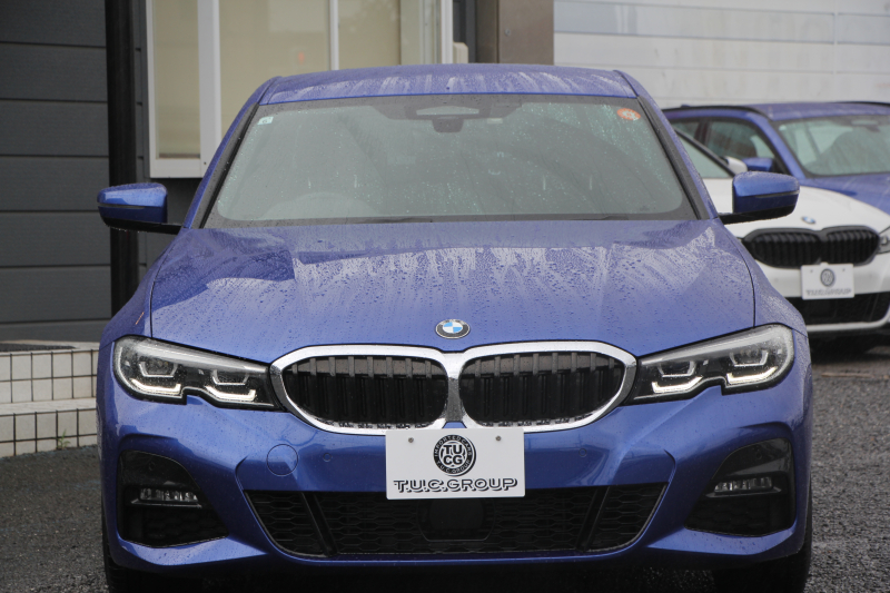 BMW 3シリーズ 320d Xdrive Mｽﾎﾟｰﾂ ﾃﾞﾋﾞｭｰP ｺﾝﾌｫｰﾄP 4WD ﾋｰﾀｰ黒革 専用ﾌﾞﾙｰｽﾃｯﾁ 19AW LEDﾍｯﾄﾞﾗｲﾄ 追従ACC ｽﾃｱﾘﾝｸﾞｻﾎﾟｰﾄ ｱｯﾌﾟﾙｶｰﾌﾟﾚｲ ﾀｯﾁ画面HDDﾅﾋﾞBMWﾗｲﾌﾞｺｯｸﾋﾟｯﾄﾞ電動ﾘｱｹﾞｰﾄ Hi-fiｽﾋﾟｰｶｰ ｱﾝﾋﾞｴﾝﾝﾄﾗｲﾄ 2年保証