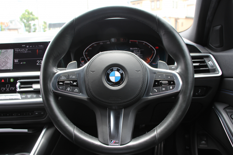 BMW 3シリーズ 320d Xdrive Mｽﾎﾟｰﾂ ﾃﾞﾋﾞｭｰP ｺﾝﾌｫｰﾄP 4WD ﾋｰﾀｰ黒革 専用ﾌﾞﾙｰｽﾃｯﾁ 19AW LEDﾍｯﾄﾞﾗｲﾄ 追従ACC ｽﾃｱﾘﾝｸﾞｻﾎﾟｰﾄ ｱｯﾌﾟﾙｶｰﾌﾟﾚｲ ﾀｯﾁ画面HDDﾅﾋﾞBMWﾗｲﾌﾞｺｯｸﾋﾟｯﾄﾞ電動ﾄﾗﾝｸ Hi-fiｽﾋﾟｰｶｰ ｱﾝﾋﾞｴﾝﾝﾄﾗｲﾄ 2年保証