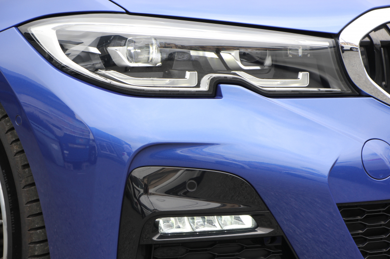 BMW 3シリーズ 320d Xdrive Mｽﾎﾟｰﾂ ﾃﾞﾋﾞｭｰP ｺﾝﾌｫｰﾄP 4WD ﾋｰﾀｰ黒革 専用ﾌﾞﾙｰｽﾃｯﾁ 19AW LEDﾍｯﾄﾞﾗｲﾄ 追従ACC ｽﾃｱﾘﾝｸﾞｻﾎﾟｰﾄ ｱｯﾌﾟﾙｶｰﾌﾟﾚｲ ﾀｯﾁ画面HDDﾅﾋﾞBMWﾗｲﾌﾞｺｯｸﾋﾟｯﾄﾞ電動ﾄﾗﾝｸ Hi-fiｽﾋﾟｰｶｰ ｱﾝﾋﾞｴﾝﾝﾄﾗｲﾄ 2年保証
