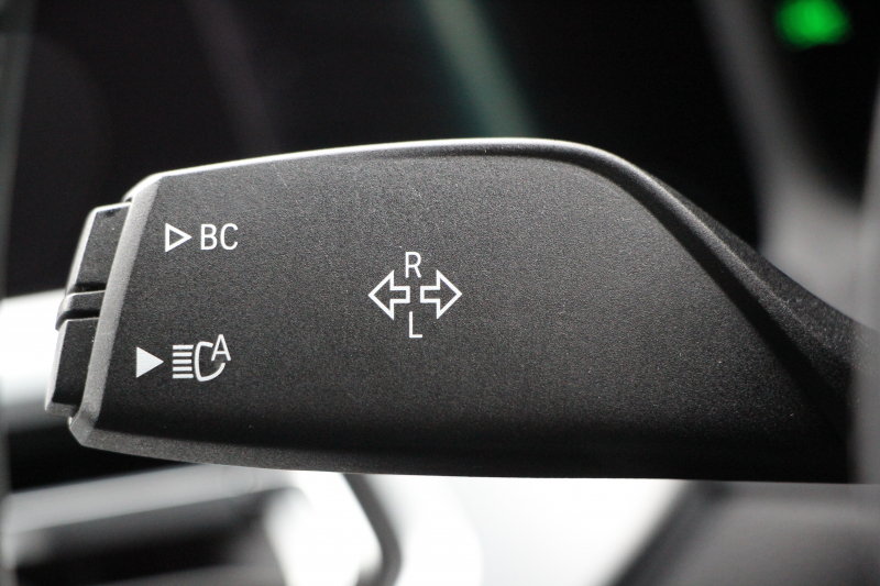 BMW 3シリーズ 320d Xdrive Mｽﾎﾟｰﾂ ﾃﾞﾋﾞｭｰP ｺﾝﾌｫｰﾄP 4WD ﾋｰﾀｰ黒革 専用ﾌﾞﾙｰｽﾃｯﾁ 19AW LEDﾍｯﾄﾞﾗｲﾄ 追従ACC ｽﾃｱﾘﾝｸﾞｻﾎﾟｰﾄ ｱｯﾌﾟﾙｶｰﾌﾟﾚｲ ﾀｯﾁ画面HDDﾅﾋﾞBMWﾗｲﾌﾞｺｯｸﾋﾟｯﾄﾞ電動ﾘｱｹﾞｰﾄ Hi-fiｽﾋﾟｰｶｰ ｱﾝﾋﾞｴﾝﾝﾄﾗｲﾄ 2年保証