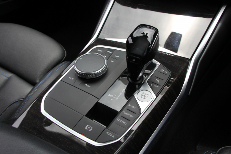 BMW 3シリーズ 320d Xdrive Mｽﾎﾟｰﾂ ﾃﾞﾋﾞｭｰP ｺﾝﾌｫｰﾄP 4WD ﾋｰﾀｰ黒革 専用ﾌﾞﾙｰｽﾃｯﾁ 19AW LEDﾍｯﾄﾞﾗｲﾄ 追従ACC ｽﾃｱﾘﾝｸﾞｻﾎﾟｰﾄ ｱｯﾌﾟﾙｶｰﾌﾟﾚｲ ﾀｯﾁ画面HDDﾅﾋﾞBMWﾗｲﾌﾞｺｯｸﾋﾟｯﾄﾞ電動ﾄﾗﾝｸ Hi-fiｽﾋﾟｰｶｰ ｱﾝﾋﾞｴﾝﾝﾄﾗｲﾄ 2年保証