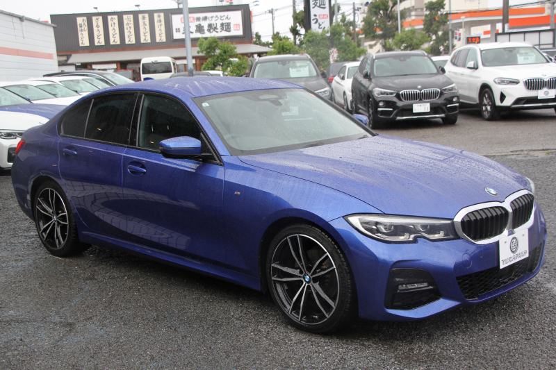 BMW 3シリーズ 320d Xdrive Mｽﾎﾟｰﾂ ﾃﾞﾋﾞｭｰP ｺﾝﾌｫｰﾄP 4WD ﾋｰﾀｰ黒革 専用ﾌﾞﾙｰｽﾃｯﾁ 19AW LEDﾍｯﾄﾞﾗｲﾄ 追従ACC ｽﾃｱﾘﾝｸﾞｻﾎﾟｰﾄ ｱｯﾌﾟﾙｶｰﾌﾟﾚｲ ﾀｯﾁ画面HDDﾅﾋﾞBMWﾗｲﾌﾞｺｯｸﾋﾟｯﾄﾞ電動ﾘｱｹﾞｰﾄ Hi-fiｽﾋﾟｰｶｰ ｱﾝﾋﾞｴﾝﾝﾄﾗｲﾄ 2年保証