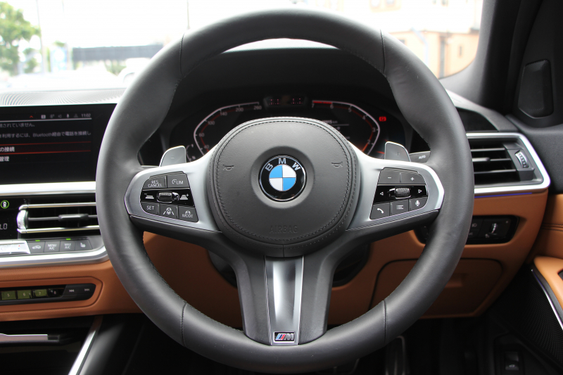 BMW 3シリーズ 320i Mｽﾎﾟｰﾂ ﾊｲﾗｲﾝ ｺﾝﾌｫｰﾄP ｺﾆｬｯｸﾚｻﾞｰ ｼｰﾄﾋｰﾀｰ 追従ACC 渋滞ﾊﾝｽﾞｵﾌ 電動ﾄﾗﾝｸ Hi-fiｽﾋﾟｰｶｰ ｽﾃｱﾘﾝｸﾞｻﾎﾟｰﾄ ﾀｯﾁ画面HDDﾅﾋﾞｱｯﾌﾟﾙｶｰﾌﾟﾚｲ LEDﾍｯﾄﾞﾗｲﾄ ｵｰﾄﾊｲﾋﾞｰﾑ 専用ｴｱﾛ ﾜｲﾔﾚｽ充電 ｱｸﾃｨﾌﾞPDC緊急ﾌﾞﾚｰｷ 2年保証
