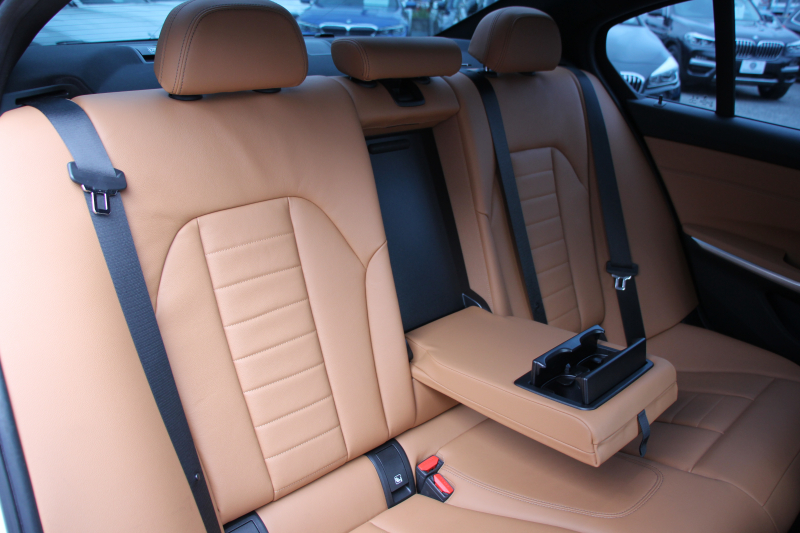 BMW 3シリーズ 320i Mｽﾎﾟｰﾂ ﾊｲﾗｲﾝ ｺﾝﾌｫｰﾄP ｺﾆｬｯｸﾚｻﾞｰ ｼｰﾄﾋｰﾀｰ 追従ACC 渋滞ﾊﾝｽﾞｵﾌ 電動ﾄﾗﾝｸ Hi-fiｽﾋﾟｰｶｰ ｽﾃｱﾘﾝｸﾞｻﾎﾟｰﾄ ﾀｯﾁ画面HDDﾅﾋﾞｱｯﾌﾟﾙｶｰﾌﾟﾚｲ LEDﾍｯﾄﾞﾗｲﾄ ｵｰﾄﾊｲﾋﾞｰﾑ 専用ｴｱﾛ ﾜｲﾔﾚｽ充電 ｱｸﾃｨﾌﾞPDC緊急ﾌﾞﾚｰｷ 2年保証
