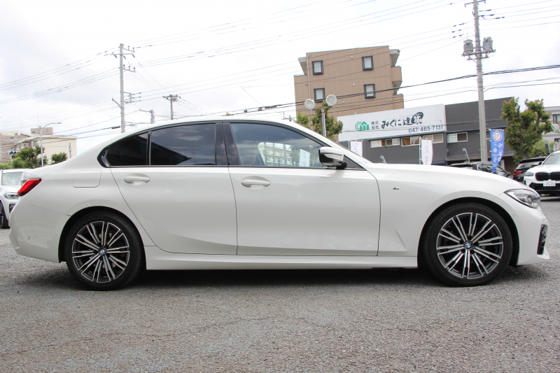 BMW 3シリーズ 320i Mｽﾎﾟｰﾂ ﾊｲﾗｲﾝ ｺﾝﾌｫｰﾄP ｺﾆｬｯｸﾚｻﾞｰ ｼｰﾄﾋｰﾀｰ 追従ACC 渋滞ﾊﾝｽﾞｵﾌ 電動ﾄﾗﾝｸ Hi-fiｽﾋﾟｰｶｰ ｽﾃｱﾘﾝｸﾞｻﾎﾟｰﾄ ﾀｯﾁ画面HDDﾅﾋﾞｱｯﾌﾟﾙｶｰﾌﾟﾚｲ LEDﾍｯﾄﾞﾗｲﾄ ｵｰﾄﾊｲﾋﾞｰﾑ 専用ｴｱﾛ ﾜｲﾔﾚｽ充電 ｱｸﾃｨﾌﾞPDC緊急ﾌﾞﾚｰｷ 2年保証
