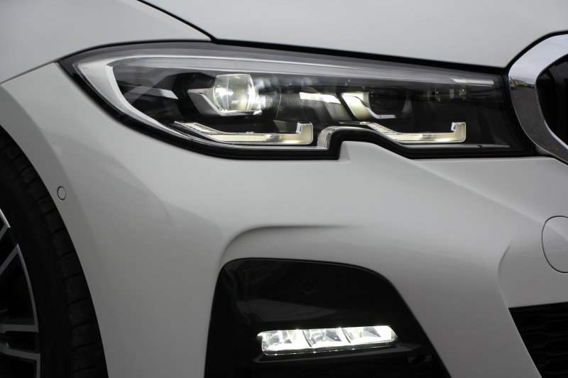BMW 3シリーズ 320i Mｽﾎﾟｰﾂ ﾊｲﾗｲﾝ ｺﾝﾌｫｰﾄP ｺﾆｬｯｸﾚｻﾞｰ ｼｰﾄﾋｰﾀｰ 追従ACC 渋滞ﾊﾝｽﾞｵﾌ 電動ﾄﾗﾝｸ Hi-fiｽﾋﾟｰｶｰ ｽﾃｱﾘﾝｸﾞｻﾎﾟｰﾄ ﾀｯﾁ画面HDDﾅﾋﾞｱｯﾌﾟﾙｶｰﾌﾟﾚｲ LEDﾍｯﾄﾞﾗｲﾄ ｵｰﾄﾊｲﾋﾞｰﾑ 専用ｴｱﾛ ﾜｲﾔﾚｽ充電 ｱｸﾃｨﾌﾞPDC緊急ﾌﾞﾚｰｷ 2年保証