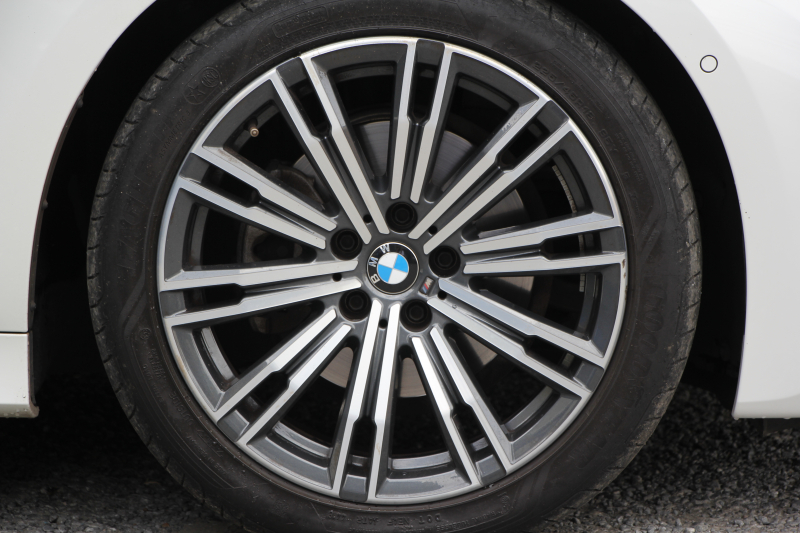 BMW 3シリーズ 320i Mｽﾎﾟｰﾂ ﾊｲﾗｲﾝ ｺﾝﾌｫｰﾄP ｺﾆｬｯｸﾚｻﾞｰ ｼｰﾄﾋｰﾀｰ 追従ACC 渋滞ﾊﾝｽﾞｵﾌ 電動ﾄﾗﾝｸ Hi-fiｽﾋﾟｰｶｰ ｽﾃｱﾘﾝｸﾞｻﾎﾟｰﾄ ﾀｯﾁ画面HDDﾅﾋﾞｱｯﾌﾟﾙｶｰﾌﾟﾚｲ LEDﾍｯﾄﾞﾗｲﾄ ｵｰﾄﾊｲﾋﾞｰﾑ 専用ｴｱﾛ ﾜｲﾔﾚｽ充電 ｱｸﾃｨﾌﾞPDC緊急ﾌﾞﾚｰｷ 2年保証