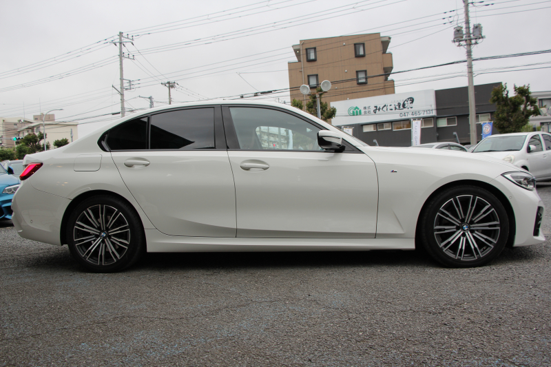 BMW 3シリーズ 320i Mｽﾎﾟｰﾂ ﾊｲﾗｲﾝ ｺﾝﾌｫｰﾄP ｺﾆｬｯｸﾚｻﾞｰ ｼｰﾄﾋｰﾀｰ 追従ACC 渋滞ﾊﾝｽﾞｵﾌ 電動ﾄﾗﾝｸ Hi-fiｽﾋﾟｰｶｰ ｽﾃｱﾘﾝｸﾞｻﾎﾟｰﾄ ﾀｯﾁ画面HDDﾅﾋﾞｱｯﾌﾟﾙｶｰﾌﾟﾚｲ LEDﾍｯﾄﾞﾗｲﾄ ｵｰﾄﾊｲﾋﾞｰﾑ 専用ｴｱﾛ ﾜｲﾔﾚｽ充電 ｱｸﾃｨﾌﾞPDC緊急ﾌﾞﾚｰｷ 2年保証
