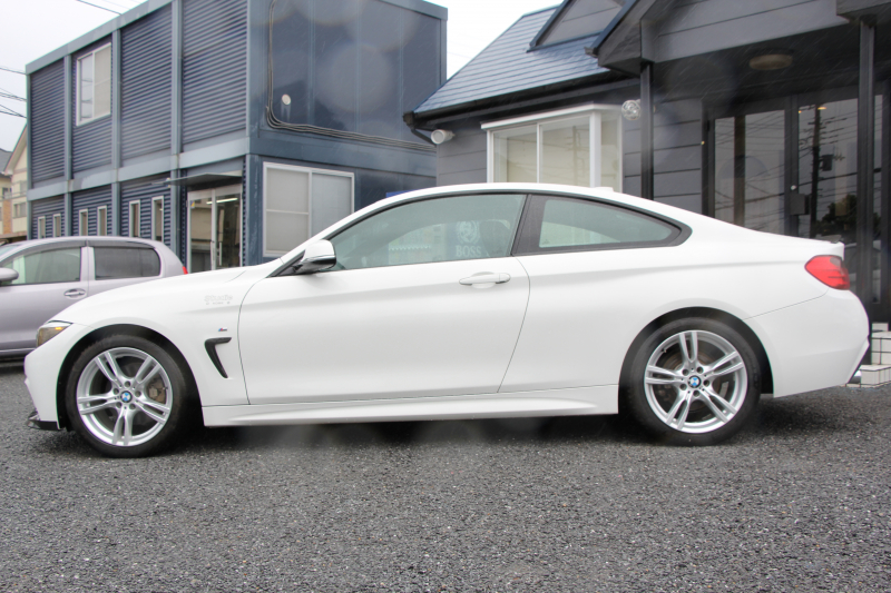 BMW 4シリーズ 420i ｸｰﾍﾟMｽﾎﾟｰﾂ LEDﾍｯﾄﾞﾗｲﾄ 追従ACC 衝突軽減ﾌﾞﾚｰｷ 車線逸脱警告 歩行者警告 専用ｴｱﾛ ﾌﾞﾗｯｸｷﾄﾞﾆｰｸﾞﾘﾙ ﾀｯﾁﾊﾟｯﾄﾞ対応HDDﾅﾋﾞｹﾞｰｼｮﾝBluetooth接続 ｽﾏｰﾄｷｰ ﾊﾟﾄﾞﾙｼﾌﾄ ﾐﾗｰETC2.0 直噴ﾀｰﾎﾞ8速AT 2年保証