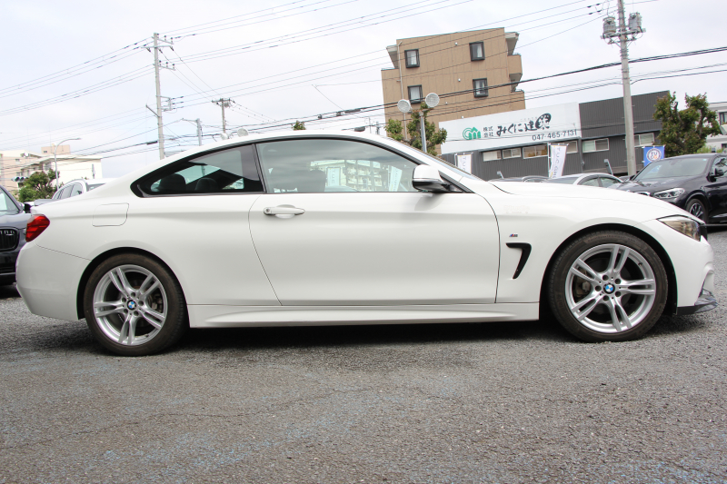BMW 4シリーズ 420i ｸｰﾍﾟMｽﾎﾟｰﾂ LEDﾍｯﾄﾞﾗｲﾄ 追従ACC 衝突軽減ﾌﾞﾚｰｷ 車線逸脱警告 歩行者警告 専用ｴｱﾛ ﾌﾞﾗｯｸｷﾄﾞﾆｰｸﾞﾘﾙ ﾀｯﾁﾊﾟｯﾄﾞ対応HDDﾅﾋﾞｹﾞｰｼｮﾝBluetooth接続 ｽﾏｰﾄｷｰ ﾊﾟﾄﾞﾙｼﾌﾄ ﾐﾗｰETC2.0 直噴ﾀｰﾎﾞ8速AT 2年保証