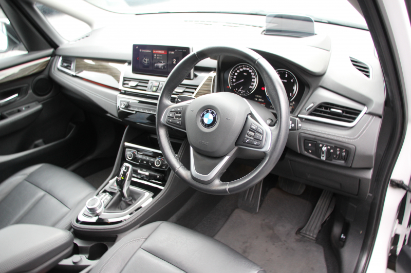 BMW 2シリーズ 218d ｸﾞﾗﾝﾂｱﾗｰ ﾗｸﾞｼﾞｭｱﾘｰ 最終ﾓﾃﾞﾙ 型式変更後3DA-6W20 3列7人乗り ADｱｸﾃｨﾌﾞｾｰﾌﾃｨ&ｺﾝﾌｫｰﾄP 追従ACC HUD ﾋｰﾀｰ黒革 電動ﾄﾗﾝｸ LEDﾍｯﾄﾞﾗｲﾄ ﾒﾓﾘｰ付電動ｼｰﾄ ﾀｯﾁ画面HDDﾅﾋﾞﾊﾟｰｷﾝｸﾞｱｼｽﾄ 2年保証