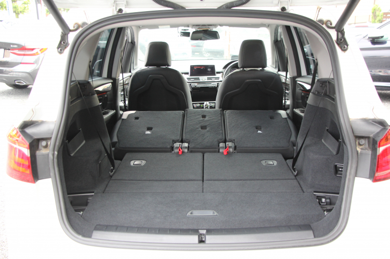 BMW 2シリーズ 218d ｸﾞﾗﾝﾂｱﾗｰ ﾗｸﾞｼﾞｭｱﾘｰ 最終ﾓﾃﾞﾙ 型式変更後3DA-6W20 3列7人乗り ADｱｸﾃｨﾌﾞｾｰﾌﾃｨ&ｺﾝﾌｫｰﾄP 追従ACC HUD ﾋｰﾀｰ黒革 電動ﾄﾗﾝｸ LEDﾍｯﾄﾞﾗｲﾄ ﾒﾓﾘｰ付電動ｼｰﾄ ﾀｯﾁ画面HDDﾅﾋﾞﾊﾟｰｷﾝｸﾞｱｼｽﾄ 2年保証