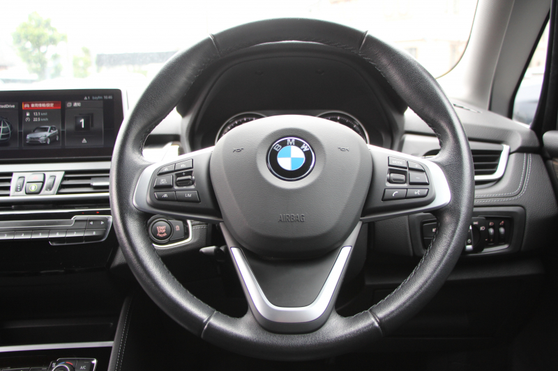 BMW 2シリーズ 218d ｸﾞﾗﾝﾂｱﾗｰ ﾗｸﾞｼﾞｭｱﾘｰ 最終ﾓﾃﾞﾙ 型式変更後3DA-6W20 3列7人乗り ADｱｸﾃｨﾌﾞｾｰﾌﾃｨ&ｺﾝﾌｫｰﾄP 追従ACC HUD ﾋｰﾀｰ黒革 電動ﾄﾗﾝｸ LEDﾍｯﾄﾞﾗｲﾄ ﾒﾓﾘｰ付電動ｼｰﾄ ﾀｯﾁ画面HDDﾅﾋﾞﾊﾟｰｷﾝｸﾞｱｼｽﾄ 2年保証
