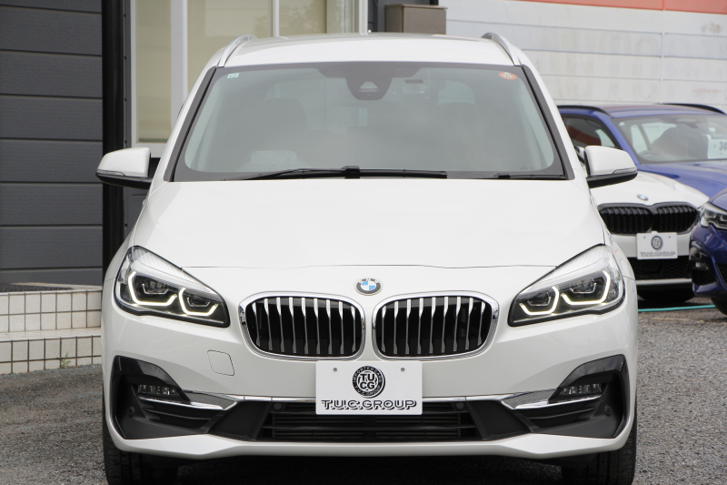 BMW 2シリーズ 218d ｸﾞﾗﾝﾂｱﾗｰ ﾗｸﾞｼﾞｭｱﾘｰ 最終ﾓﾃﾞﾙ 型式変更後3DA-6W20 3列7人乗り ADｱｸﾃｨﾌﾞｾｰﾌﾃｨ&ｺﾝﾌｫｰﾄP 追従ACC HUD ﾋｰﾀｰ黒革 電動ﾄﾗﾝｸ LEDﾍｯﾄﾞﾗｲﾄ ﾒﾓﾘｰ付電動ｼｰﾄ ﾀｯﾁ画面HDDﾅﾋﾞﾊﾟｰｷﾝｸﾞｱｼｽﾄ 2年保証