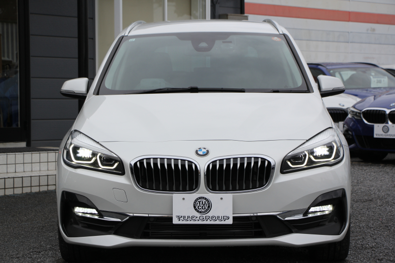 BMW 2シリーズ 218d ｸﾞﾗﾝﾂｱﾗｰ ﾗｸﾞｼﾞｭｱﾘｰ 最終ﾓﾃﾞﾙ 型式変更後3DA-6W20 3列7人乗り ADｱｸﾃｨﾌﾞｾｰﾌﾃｨ&ｺﾝﾌｫｰﾄP 追従ACC HUD ﾋｰﾀｰ黒革 電動ﾄﾗﾝｸ LEDﾍｯﾄﾞﾗｲﾄ ﾒﾓﾘｰ付電動ｼｰﾄ ﾀｯﾁ画面HDDﾅﾋﾞﾊﾟｰｷﾝｸﾞｱｼｽﾄ 2年保証