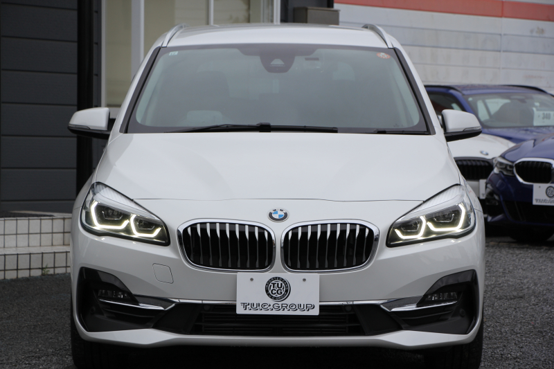BMW 2シリーズ 218d ｸﾞﾗﾝﾂｱﾗｰ ﾗｸﾞｼﾞｭｱﾘｰ 最終ﾓﾃﾞﾙ 型式変更後3DA-6W20 3列7人乗り ADｱｸﾃｨﾌﾞｾｰﾌﾃｨ&ｺﾝﾌｫｰﾄP 追従ACC HUD ﾋｰﾀｰ黒革 電動ﾄﾗﾝｸ LEDﾍｯﾄﾞﾗｲﾄ ﾒﾓﾘｰ付電動ｼｰﾄ ﾀｯﾁ画面HDDﾅﾋﾞﾊﾟｰｷﾝｸﾞｱｼｽﾄ 2年保証
