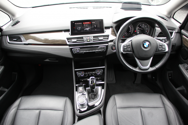 BMW 2シリーズ 218d ｸﾞﾗﾝﾂｱﾗｰ ﾗｸﾞｼﾞｭｱﾘｰ 最終ﾓﾃﾞﾙ 型式変更後3DA-6W20 3列7人乗り ADｱｸﾃｨﾌﾞｾｰﾌﾃｨ&ｺﾝﾌｫｰﾄP 追従ACC HUD ﾋｰﾀｰ黒革 電動ﾄﾗﾝｸ LEDﾍｯﾄﾞﾗｲﾄ ﾒﾓﾘｰ付電動ｼｰﾄ ﾀｯﾁ画面HDDﾅﾋﾞﾊﾟｰｷﾝｸﾞｱｼｽﾄ 2年保証