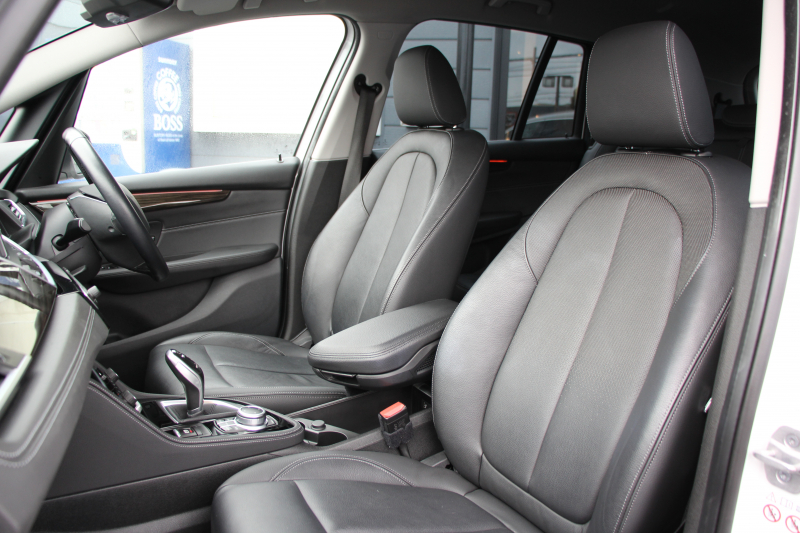 BMW 2シリーズ 218d ｸﾞﾗﾝﾂｱﾗｰ ﾗｸﾞｼﾞｭｱﾘｰ 最終ﾓﾃﾞﾙ 型式変更後3DA-6W20 3列7人乗り ADｱｸﾃｨﾌﾞｾｰﾌﾃｨ&ｺﾝﾌｫｰﾄP 追従ACC HUD ﾋｰﾀｰ黒革 電動ﾄﾗﾝｸ LEDﾍｯﾄﾞﾗｲﾄ ﾒﾓﾘｰ付電動ｼｰﾄ ﾀｯﾁ画面HDDﾅﾋﾞﾊﾟｰｷﾝｸﾞｱｼｽﾄ 2年保証