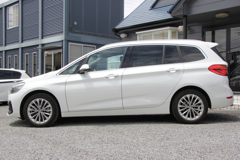 BMW 2シリーズ 218d ｸﾞﾗﾝﾂｱﾗｰ ﾗｸﾞｼﾞｭｱﾘｰ 最終ﾓﾃﾞﾙ 型式変更後3DA-6W20 3列7人乗り ADｱｸﾃｨﾌﾞｾｰﾌﾃｨ&ｺﾝﾌｫｰﾄP 追従ACC HUD ﾋｰﾀｰ黒革 電動ﾄﾗﾝｸ LEDﾍｯﾄﾞﾗｲﾄ ﾒﾓﾘｰ付電動ｼｰﾄ ﾀｯﾁ画面HDDﾅﾋﾞﾊﾟｰｷﾝｸﾞｱｼｽﾄ 2年保証