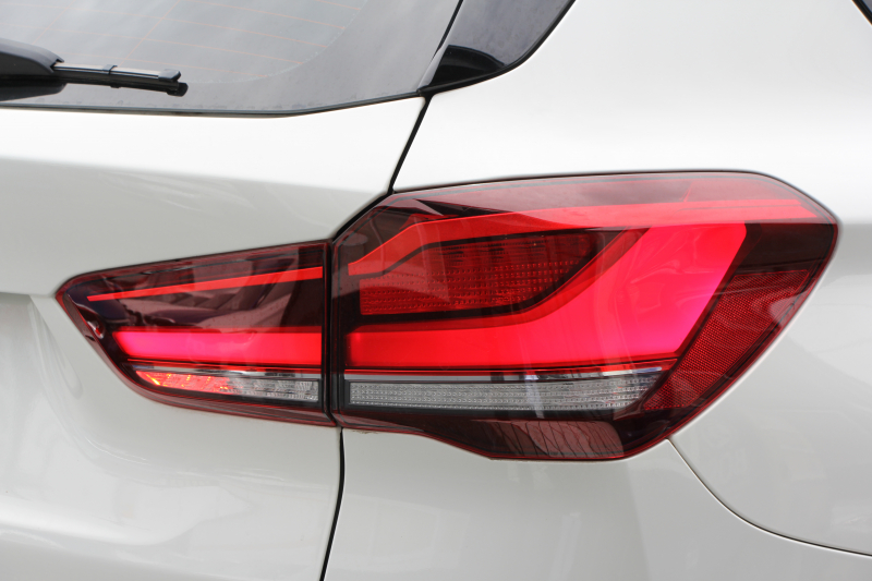 BMW X1 Xdrive18d Mｽﾎﾟｰﾂ 後期 ﾌｪｲｽﾘﾌﾄ後 追従ACC LEDﾍｯﾄﾞﾗｲﾄ&ﾃｰﾙ ﾀｯﾁﾊﾟﾈﾙ対応HDDﾅﾋﾞ新ﾒｰﾀｰ Bluetooth接続 Pｱｼｽﾄ 電動ﾄﾗﾝｸ 衝突軽減ﾌﾞﾚｰｷ 車線逸脱警告 歩行者警告 専用ｴｱﾛ 2年保証