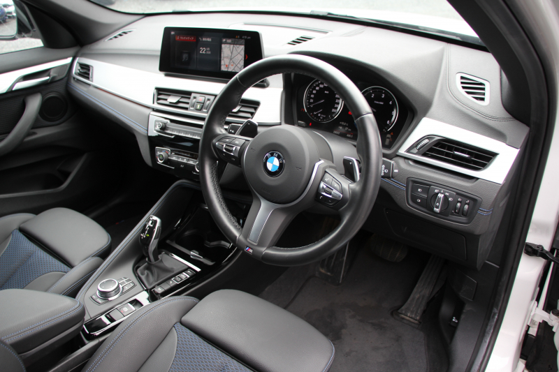 BMW X1 Xdrive18d Mｽﾎﾟｰﾂ 後期 ﾌｪｲｽﾘﾌﾄ後 追従ACC LEDﾍｯﾄﾞﾗｲﾄ&ﾃｰﾙ ﾀｯﾁﾊﾟﾈﾙ対応HDDﾅﾋﾞ新ﾒｰﾀｰ Bluetooth接続 Pｱｼｽﾄ 電動ﾄﾗﾝｸ 衝突軽減ﾌﾞﾚｰｷ 車線逸脱警告 歩行者警告 専用ｴｱﾛ 2年保証