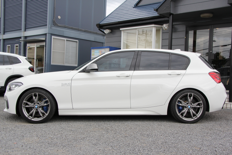 BMW 1シリーズ M140i 後期 340馬力 直6ﾀｰﾎﾞB58新ｴﾝｼﾞﾝ LEDﾍｯﾄﾞﾗｲﾄ ｱﾀﾞﾌﾟﾃｨﾌﾞMｻｽ 専用ﾌﾞﾚｰｷ 専用18AW HDDﾅﾋﾞ衝突軽減ﾌﾞﾚｰｷ 車線逸脱警告 歩行者警告 ﾌﾞﾚｰｷ付ｸﾙｺﾝ 専用ｴｱﾛ 後輪駆動 2年保証