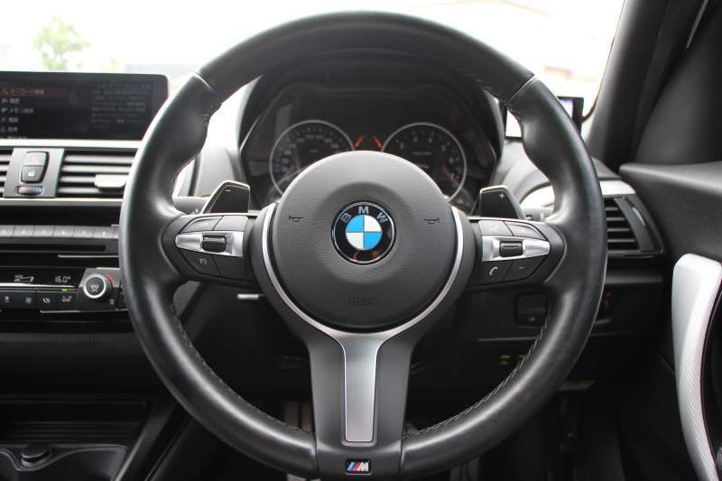 BMW 1シリーズ M140i 後期 340馬力 直6ﾀｰﾎﾞB58新ｴﾝｼﾞﾝ LEDﾍｯﾄﾞﾗｲﾄ ｱﾀﾞﾌﾟﾃｨﾌﾞMｻｽ 専用ﾌﾞﾚｰｷ 専用18AW HDDﾅﾋﾞ衝突軽減ﾌﾞﾚｰｷ 車線逸脱警告 歩行者警告 ﾌﾞﾚｰｷ付ｸﾙｺﾝ 専用ｴｱﾛ 後輪駆動 2年保証