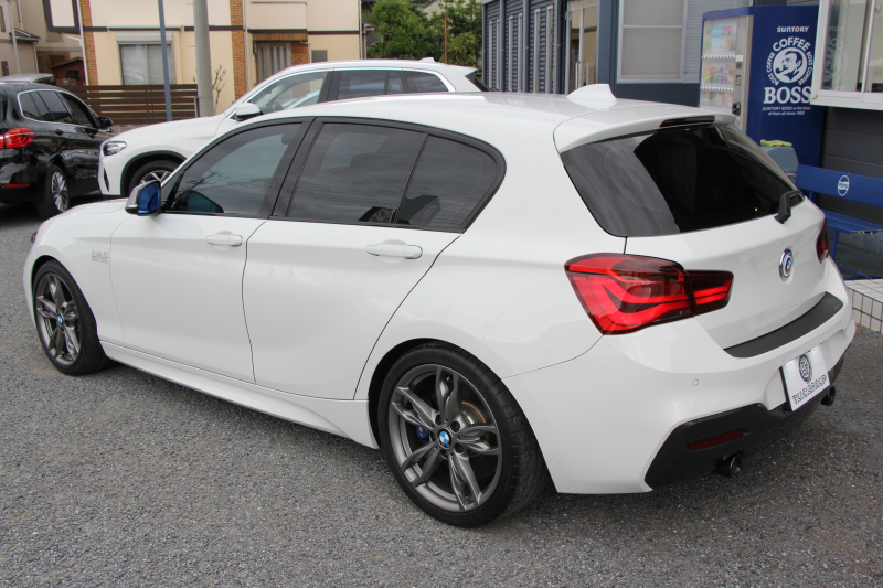 BMW 1シリーズ M140i 後期 340馬力 直6ﾀｰﾎﾞB58新ｴﾝｼﾞﾝ LEDﾍｯﾄﾞﾗｲﾄ ｱﾀﾞﾌﾟﾃｨﾌﾞMｻｽ 専用ﾌﾞﾚｰｷ 専用18AW HDDﾅﾋﾞ衝突軽減ﾌﾞﾚｰｷ 車線逸脱警告 歩行者警告 ﾌﾞﾚｰｷ付ｸﾙｺﾝ 専用ｴｱﾛ 後輪駆動 2年保証