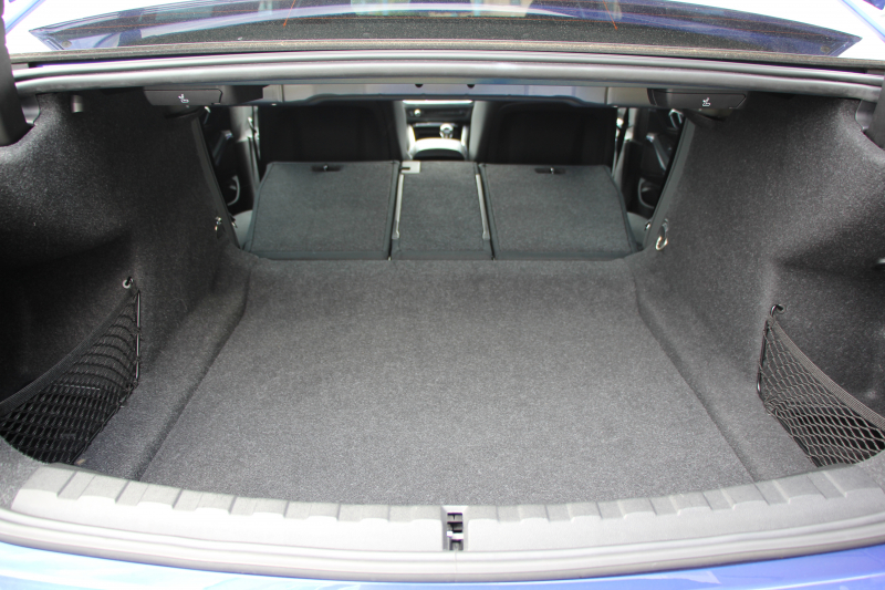 BMW 3シリーズ 320i Mｽﾎﾟｰﾂ ﾃﾞﾋﾞｭｰP ｺﾝﾌｫｰﾄP ﾋｰﾀｰ黒革 専用ﾌﾞﾙｰｽﾃｯﾁ 19AW 追従ACC 渋滞ﾊﾝｽﾞｵﾌ LEDﾍｯﾄﾞﾗｲﾄ ｵｰﾄﾊｲﾋﾞｰﾑ ﾀｯﾁ画面HDDﾅﾋﾞｱｯﾌﾟﾙｶｰﾌﾟﾚｲ Pｱｼｽﾄ 電動ﾄﾗﾝｸ ｽﾏｰﾄｷｰ 専用ｴｱﾛ ﾌﾞﾗｯｸｷﾄﾞﾆｰｸﾞﾘﾙ 2年保証