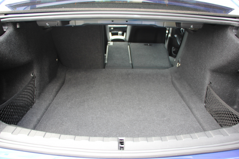 BMW 3シリーズ 320i Mｽﾎﾟｰﾂ ﾃﾞﾋﾞｭｰP ｺﾝﾌｫｰﾄP ﾋｰﾀｰ黒革 専用ﾌﾞﾙｰｽﾃｯﾁ 19AW 追従ACC 渋滞ﾊﾝｽﾞｵﾌ LEDﾍｯﾄﾞﾗｲﾄ ｵｰﾄﾊｲﾋﾞｰﾑ ﾀｯﾁ画面HDDﾅﾋﾞｱｯﾌﾟﾙｶｰﾌﾟﾚｲ Pｱｼｽﾄ 電動ﾄﾗﾝｸ ｽﾏｰﾄｷｰ 専用ｴｱﾛ ﾌﾞﾗｯｸｷﾄﾞﾆｰｸﾞﾘﾙ 2年保証