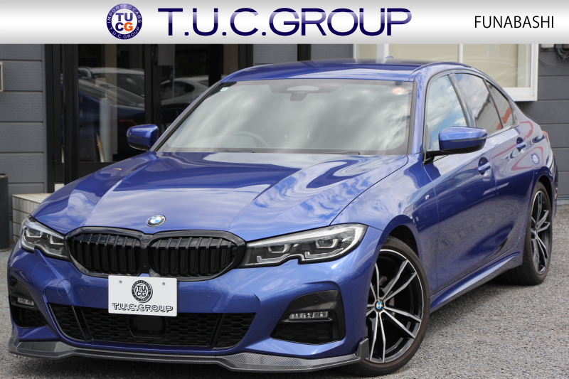 BMW 3シリーズ 320i Mｽﾎﾟｰﾂ ﾃﾞﾋﾞｭｰP ｺﾝﾌｫｰﾄP ﾋｰﾀｰ黒革 専用ﾌﾞﾙｰｽﾃｯﾁ 19AW 追従ACC 渋滞ﾊﾝｽﾞｵﾌ LEDﾍｯﾄﾞﾗｲﾄ ｵｰﾄﾊｲﾋﾞｰﾑ ﾀｯﾁ画面HDDﾅﾋﾞｱｯﾌﾟﾙｶｰﾌﾟﾚｲ Pｱｼｽﾄ 電動ﾄﾗﾝｸ ｽﾏｰﾄｷｰ 専用ｴｱﾛ ﾌﾞﾗｯｸｷﾄﾞﾆｰｸﾞﾘﾙ 2年保証