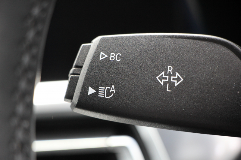 BMW 3シリーズ 320i Mｽﾎﾟｰﾂ ﾃﾞﾋﾞｭｰP ｺﾝﾌｫｰﾄP ﾋｰﾀｰ黒革 専用ﾌﾞﾙｰｽﾃｯﾁ 19AW 追従ACC 渋滞ﾊﾝｽﾞｵﾌ LEDﾍｯﾄﾞﾗｲﾄ ｵｰﾄﾊｲﾋﾞｰﾑ ﾀｯﾁ画面HDDﾅﾋﾞｱｯﾌﾟﾙｶｰﾌﾟﾚｲ Pｱｼｽﾄ 電動ﾄﾗﾝｸ ｽﾏｰﾄｷｰ 専用ｴｱﾛ ﾌﾞﾗｯｸｷﾄﾞﾆｰｸﾞﾘﾙ 2年保証