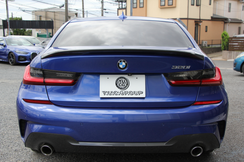 BMW 3シリーズ 320i Mｽﾎﾟｰﾂ ﾃﾞﾋﾞｭｰP ｺﾝﾌｫｰﾄP ﾋｰﾀｰ黒革 専用ﾌﾞﾙｰｽﾃｯﾁ 19AW 追従ACC 渋滞ﾊﾝｽﾞｵﾌ LEDﾍｯﾄﾞﾗｲﾄ ｵｰﾄﾊｲﾋﾞｰﾑ ﾀｯﾁ画面HDDﾅﾋﾞｱｯﾌﾟﾙｶｰﾌﾟﾚｲ Pｱｼｽﾄ 電動ﾄﾗﾝｸ ｽﾏｰﾄｷｰ 専用ｴｱﾛ ﾌﾞﾗｯｸｷﾄﾞﾆｰｸﾞﾘﾙ 2年保証