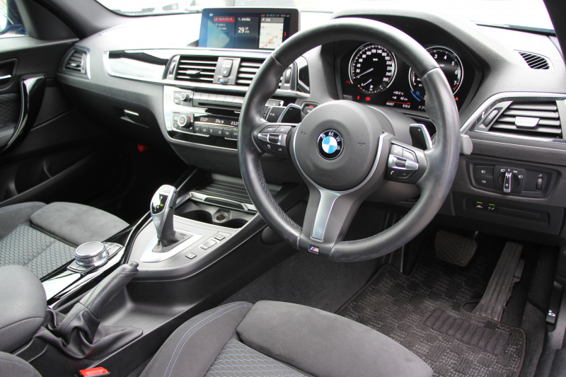 BMW 2シリーズ 220i ｸｰﾍﾟMｽﾎﾟｰﾂ 後期ﾓﾃﾞﾙ ﾌｪｲｽﾘﾌﾄ後 追従ACC LEDﾍｯﾄﾞﾗｲﾄ&ﾃｰﾙ ｵﾌﾟｼｮﾝ18AW ｼｰﾄﾋｰﾀｰ ﾀｯﾁ画面HDDﾅﾋﾞPｱｼｽﾄ Bｶﾒﾗ ｵｰﾄｴｱｺﾝ 衝突軽減ﾌﾞﾚｰｷ 車線逸脱警告 歩行者警告 専用ｴｱﾛ Bluetooth接続 2年保証