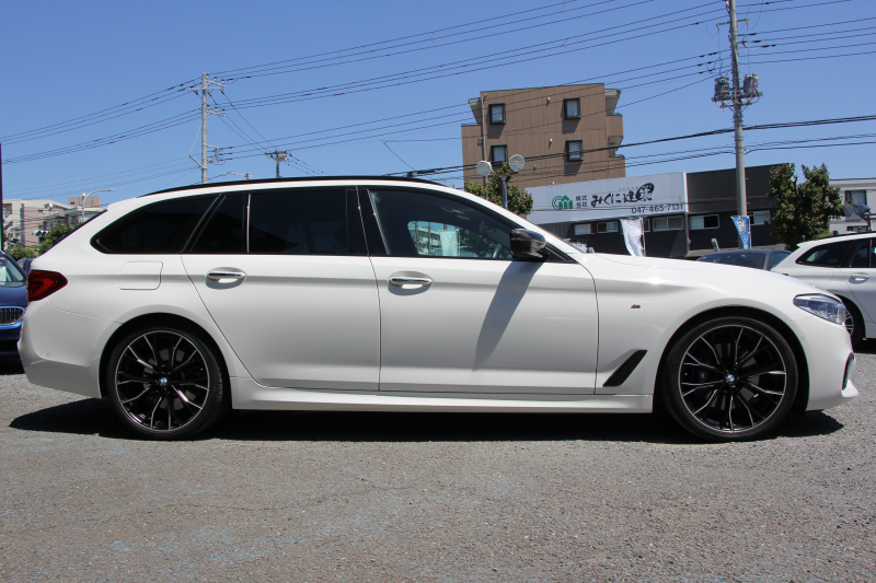 BMW 5シリーズ 530i ﾂｰﾘﾝｸﾞMｽﾎﾟｰﾂ ﾃﾞﾋﾞｭｰP 252馬力 高出力 1ｵﾅ 全席ﾋｰﾀｰ黒革 全ﾄﾞｱｿﾌﾄｸﾛｰｽﾞｼﾞｪｽﾁｬｰC HUD Mﾊﾟﾌｫｰﾏﾝｽ20AW ﾀｯﾁ画面HDDﾅﾋﾞTV 360度ｶﾒﾗ LEDﾍｯﾄﾞﾗｲﾄ ｵｰﾄﾊｲﾋﾞｰﾑ 電動ﾘｱｹﾞｰﾄ 液晶ﾒｰﾀｰ 専用ｴｱﾛ 2年保証