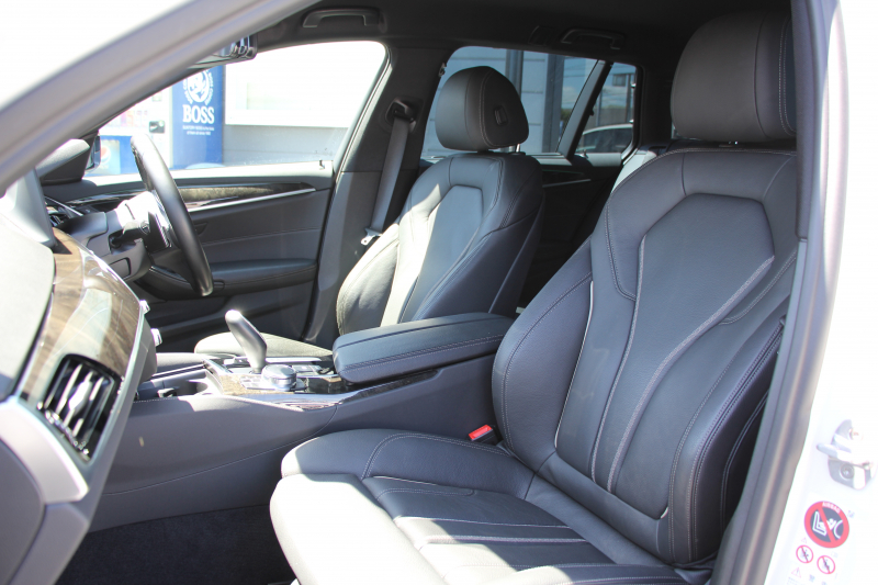 BMW 5シリーズ 530i ﾂｰﾘﾝｸﾞMｽﾎﾟｰﾂ ﾃﾞﾋﾞｭｰP 252馬力 高出力 1ｵﾅ 全席ﾋｰﾀｰ黒革 全ﾄﾞｱｿﾌﾄｸﾛｰｽﾞｼﾞｪｽﾁｬｰC HUD Mﾊﾟﾌｫｰﾏﾝｽ20AW ﾀｯﾁ画面HDDﾅﾋﾞTV 360度ｶﾒﾗ LEDﾍｯﾄﾞﾗｲﾄ ｵｰﾄﾊｲﾋﾞｰﾑ 電動ﾘｱｹﾞｰﾄ 液晶ﾒｰﾀｰ 専用ｴｱﾛ 2年保証