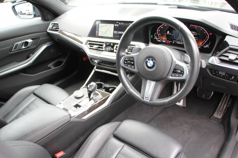 BMW 3シリーズ 320i Mｽﾎﾟｰﾂ ﾊｲﾗｲﾝ ｺﾝﾌｫｰﾄP ﾋｰﾀｰ黒革 HUD 追従ACC 渋滞ﾊﾝｽﾞｵﾌ individual19AW 電動ﾄﾗﾝｸ Hi-fiｽﾋﾟｰｶｰ ﾀｯﾁ画面HDDﾅﾋﾞｱｯﾌﾟﾙｶｰﾌﾟﾚｲ LEDﾍｯﾄﾞﾗｲﾄ ｵｰﾄﾊｲﾋﾞｰﾑ Pｱｼｽﾄ 専用ｴｱﾛ ﾜｲﾔﾚｽ充電 BMWﾗｲﾌﾞｺｯｸﾋﾟｯﾄﾞ2年保証