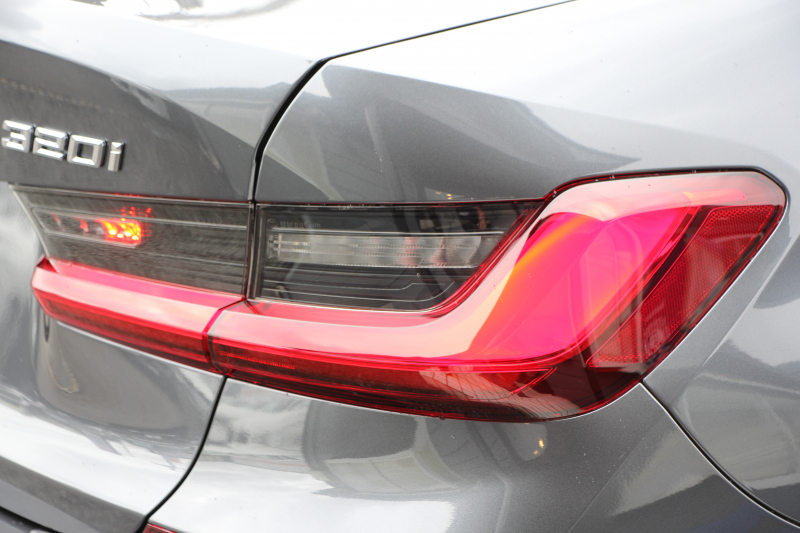 BMW 3シリーズ 320i Mｽﾎﾟｰﾂ ﾊｲﾗｲﾝ ｺﾝﾌｫｰﾄP ﾋｰﾀｰ黒革 HUD 追従ACC 渋滞ﾊﾝｽﾞｵﾌ individual19AW 電動ﾄﾗﾝｸ Hi-fiｽﾋﾟｰｶｰ ﾀｯﾁ画面HDDﾅﾋﾞｱｯﾌﾟﾙｶｰﾌﾟﾚｲ LEDﾍｯﾄﾞﾗｲﾄ ｵｰﾄﾊｲﾋﾞｰﾑ Pｱｼｽﾄ 専用ｴｱﾛ ﾜｲﾔﾚｽ充電 BMWﾗｲﾌﾞｺｯｸﾋﾟｯﾄﾞ2年保証